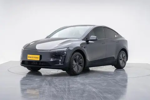 Tesla Model Y 2025
