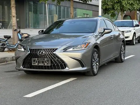 Lexus ES 2022 — фото 1