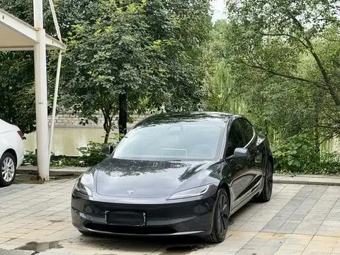 Tesla Model 3 2025 — фото 1
