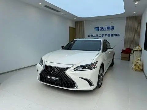 Lexus ES 2022