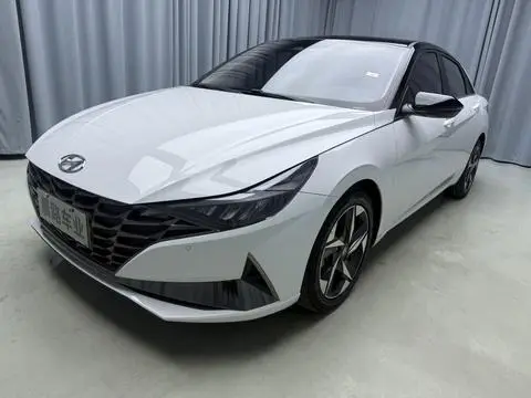 Hyundai Elantra 2022 — фото 1