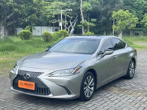 Lexus ES 2020