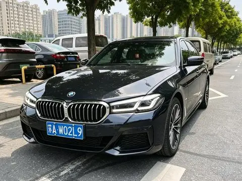 BMW 5 Series 2022 — фото 1