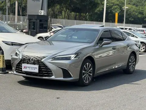 Lexus ES 2025