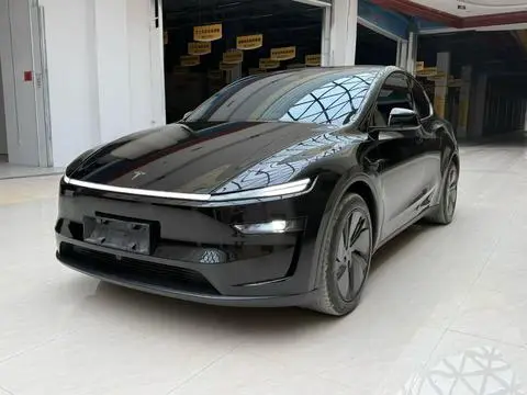 Tesla Model Y 2025