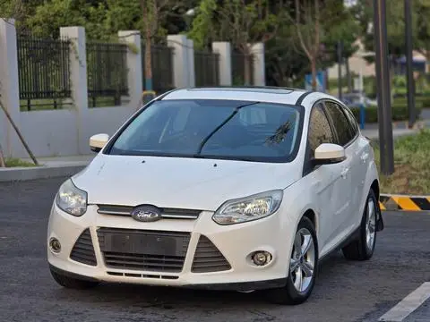 Ford Focus 2012 — фото 1