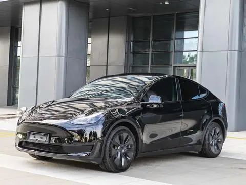 Tesla Model Y 2023 — фото 1