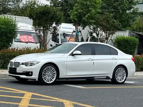 BMW 3 Series 2018 — фото 1
