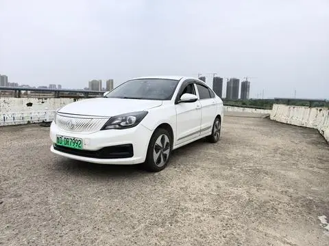 Dongfeng E70 2022