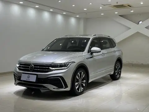 Volkswagen Tiguan L 2022 — фото 1