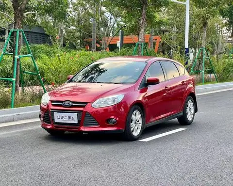 Ford Focus 2012 — фото 1