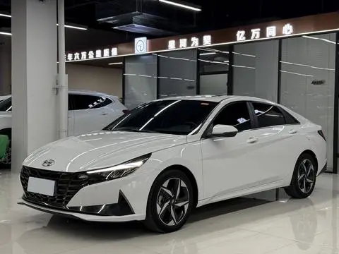 Hyundai Elantra 2022 — фото 1