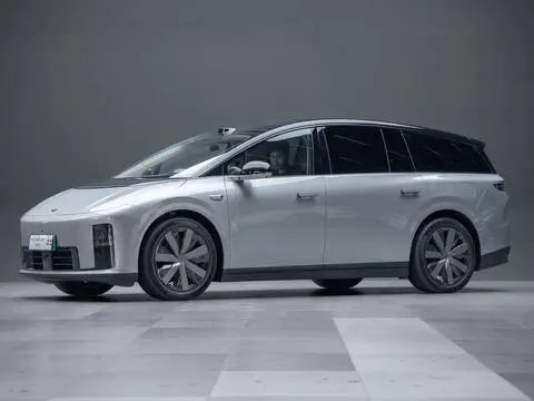 Li i8 2025