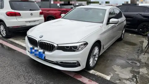 BMW 5 Series 2018 — фото 1