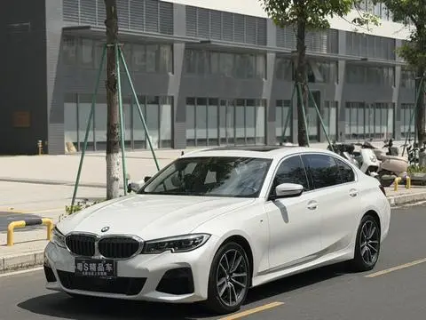 BMW 3 Series 2022 — фото 1