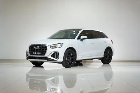Audi Q2L 2022 — фото 1