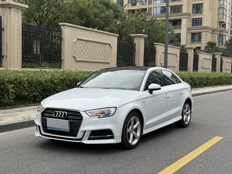 Audi A3 2017 — фото 1