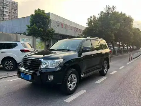 Toyota Land Cruiser 2014 — фото 1