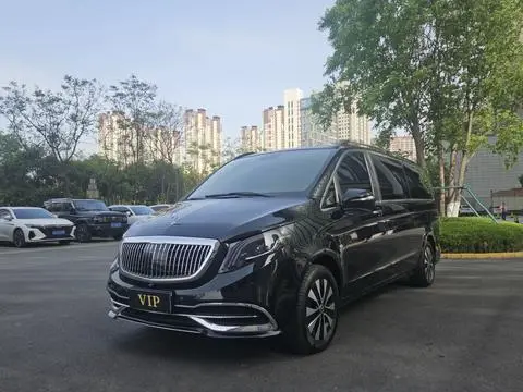 Mercedes-Benz 威霆 2023 — фото 1