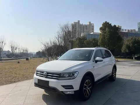 Volkswagen Tiguan L 2017 — фото 1