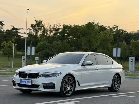 BMW 5 Series 2018 — фото 1