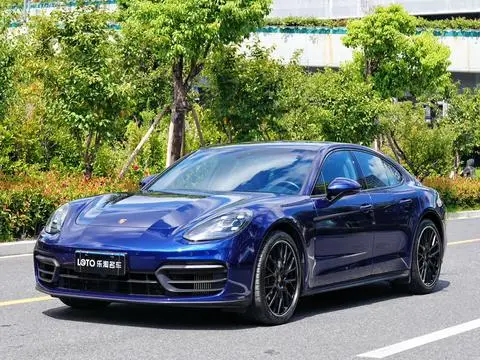Porsche Panamera 2023
