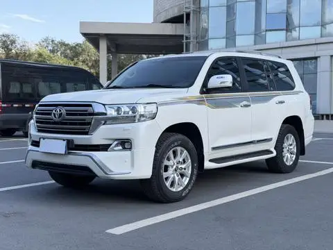 Toyota Land Cruiser 2017 — фото 1
