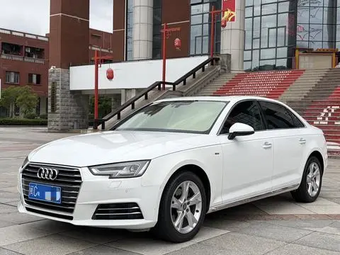 Audi A4L 2018 — фото 1