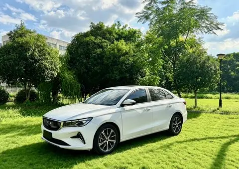 Geely Emgrand 2022