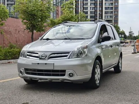Nissan 骊威 2013