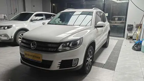 Volkswagen Tiguan 2015 — фото 1