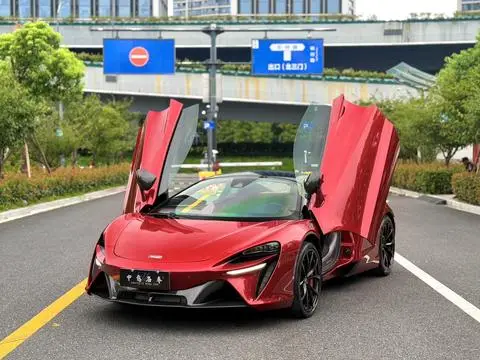 McLaren Artura 2023