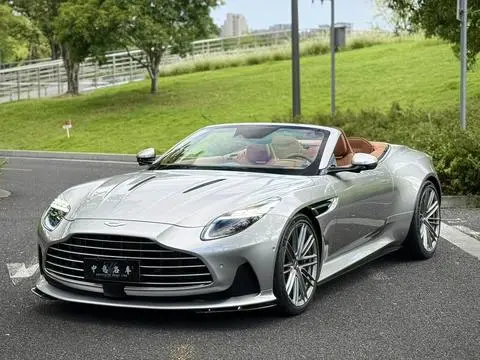 Aston Martin DB12 2024 — фото 1