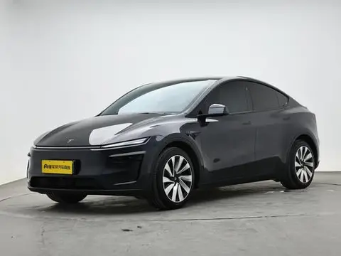 Tesla Model Y 2025