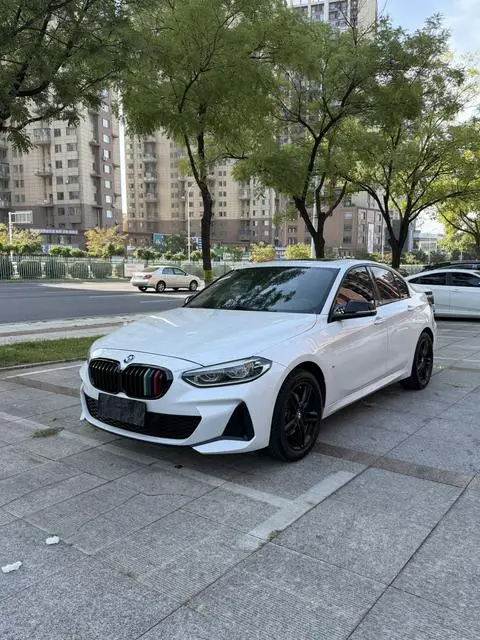 BMW 1 Series 2021 — фото 1