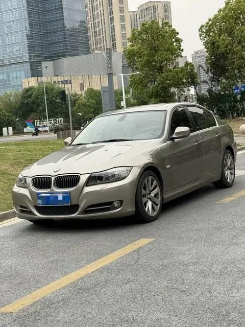 BMW 3 Series 2010 — фото 1