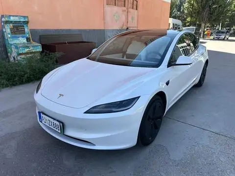 Tesla Model 3 2025 — фото 1