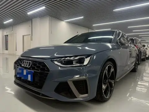 Audi A4L 2022 — фото 1