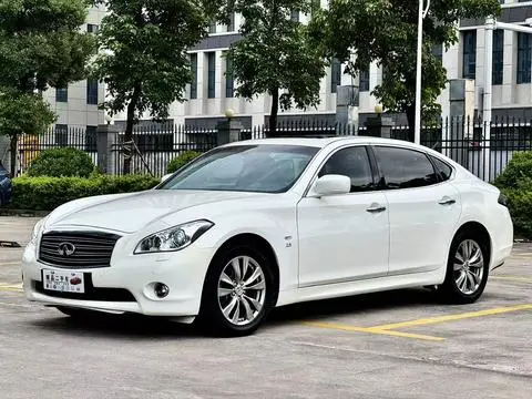 Infiniti Q70 2013