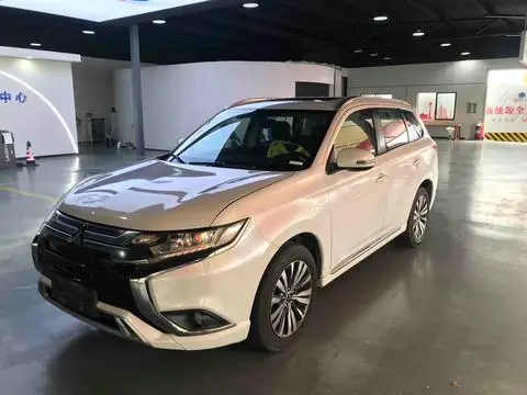Mitsubishi 欧蓝德 2021 — фото 1