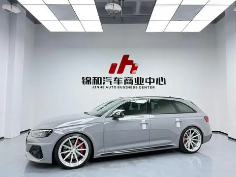Audi RS 4 2022 — фото 1
