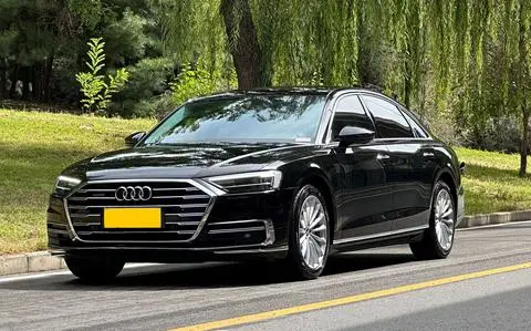 Audi A8 2022 — фото 1