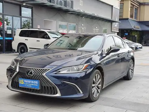 Lexus ES 2020