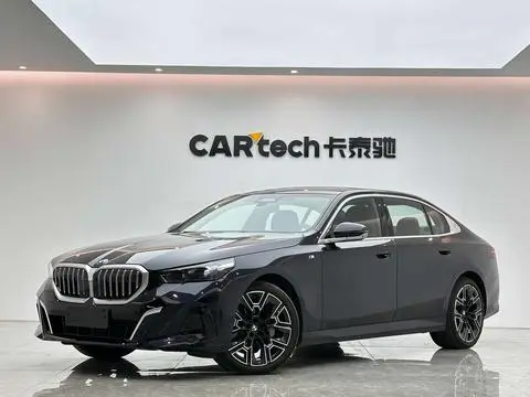 BMW 5 Series 2025 — фото 1