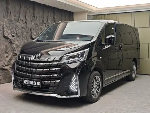 Toyota Hiace 2025 — фото 1