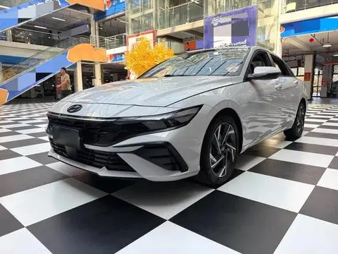 Hyundai Elantra 2023 — фото 1