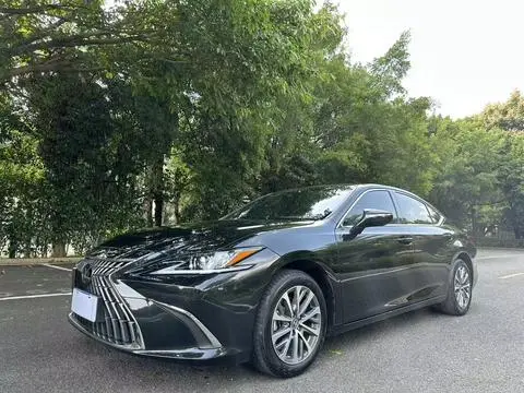 Lexus ES 2022
