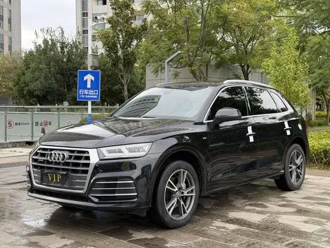 Audi Q5L 2018 — фото 1