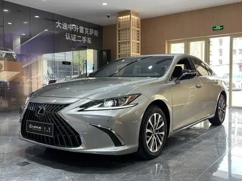 Lexus ES 2022