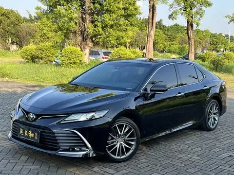 Toyota Camry 2021 — фото 1